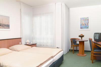 Airport-Hotel Stetten Лайнфельден-Эхтердинген Экстерьер фото