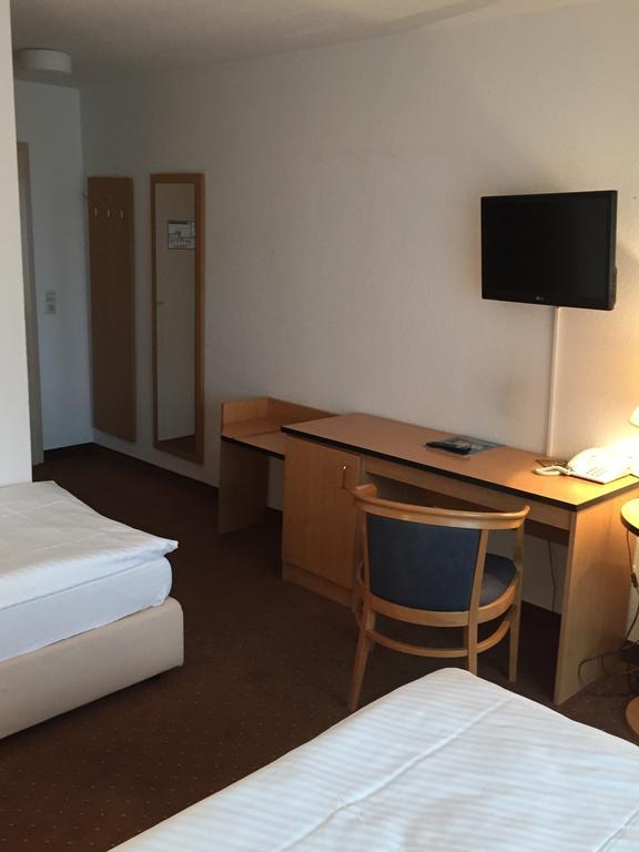 Airport-Hotel Stetten Лайнфельден-Эхтердинген Экстерьер фото