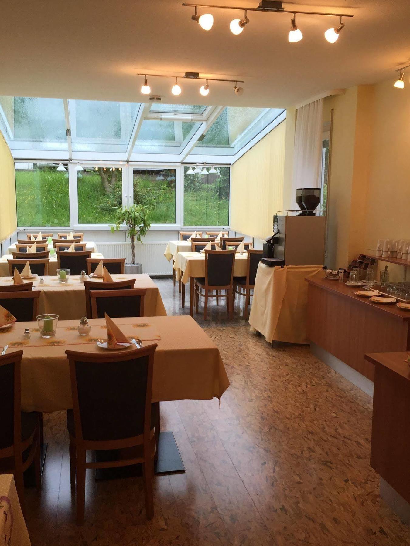Airport-Hotel Stetten Лайнфельден-Эхтердинген Экстерьер фото
