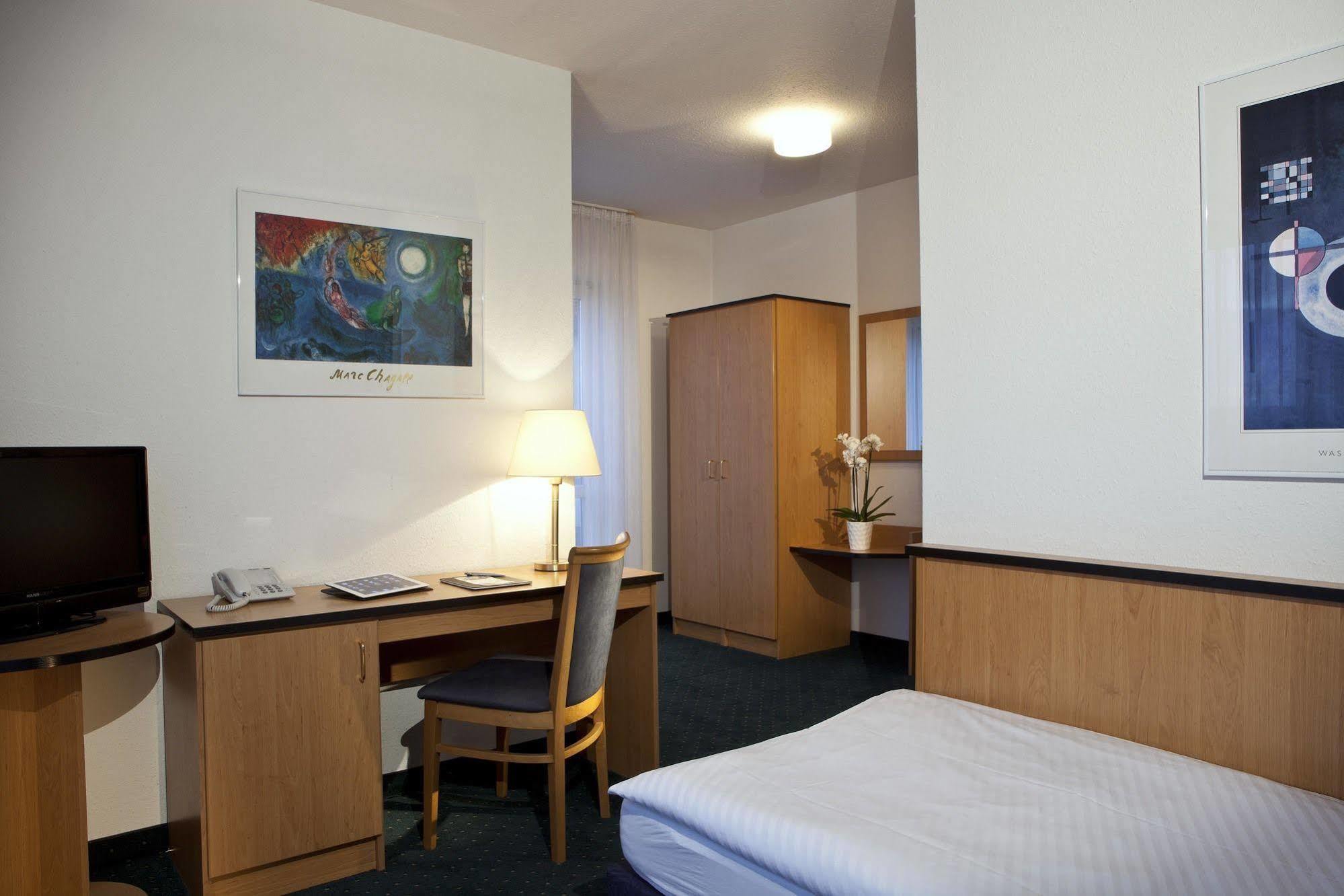 Airport-Hotel Stetten Лайнфельден-Эхтердинген Экстерьер фото