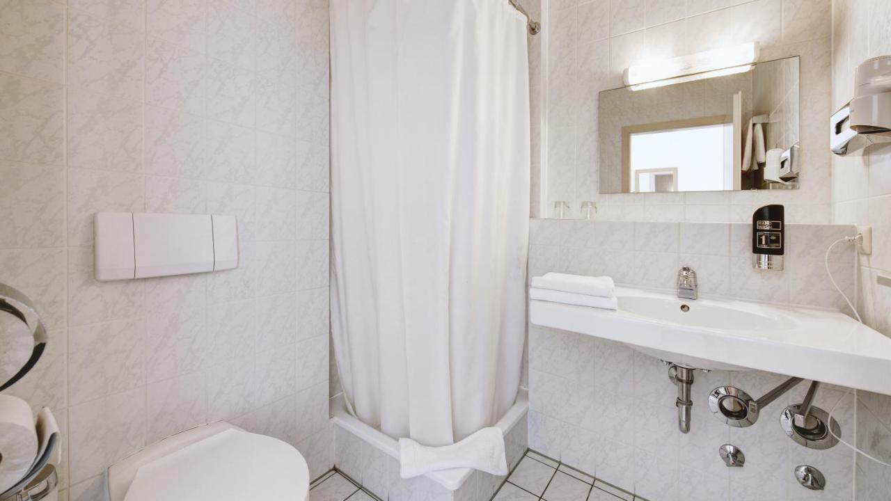 Airport-Hotel Stetten Лайнфельден-Эхтердинген Экстерьер фото