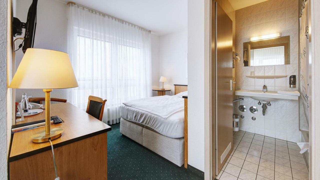 Airport-Hotel Stetten Лайнфельден-Эхтердинген Экстерьер фото